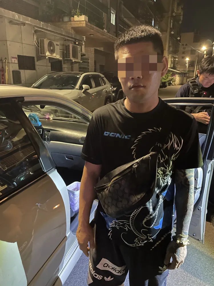 警方循線查獲黃男。中壢警分局提供