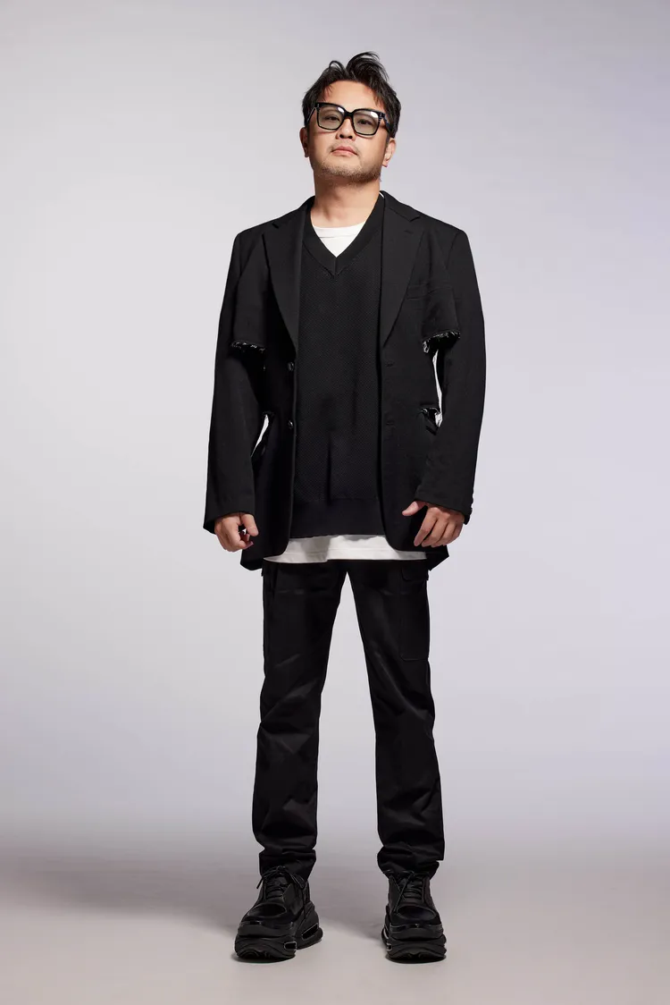 年輕時與歌手夢失之交臂，30年後蘇震洋才以首張EP《不晚》正式出道。綵星娛樂提供