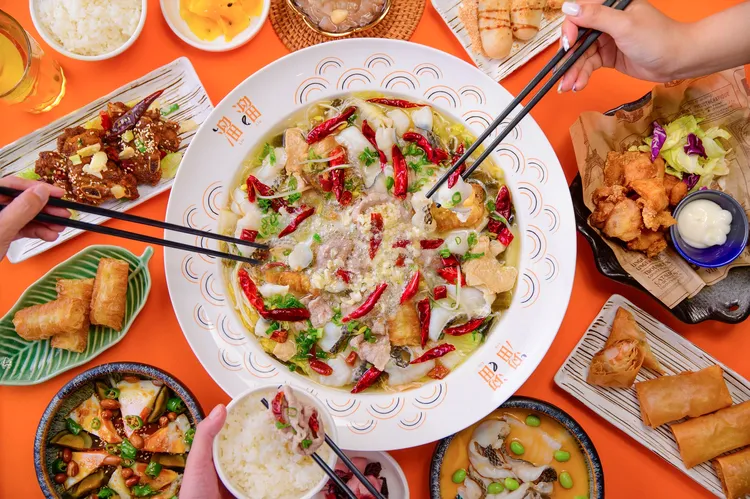 酸菜魚業者眾多，連鎖與個人店都各有擁護者。業者提供
