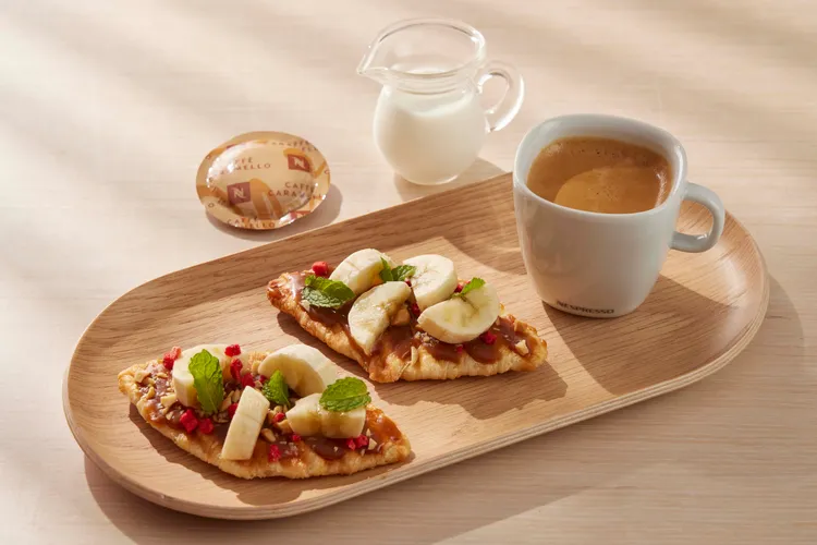 城市咖啡奶霜可頌，選用特調系列—焦糖風味（Caffè Caramello）製作絲滑的咖啡卡士達醬。業者提供