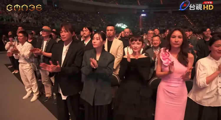 方大同拿評審團獎，全場起立鼓掌。翻攝台視YT