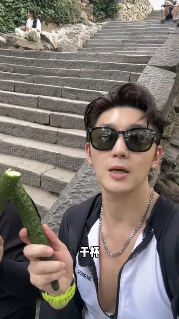 史元庭頻頻自掏腰包請客人喝水吃東西。翻攝史元庭抖音