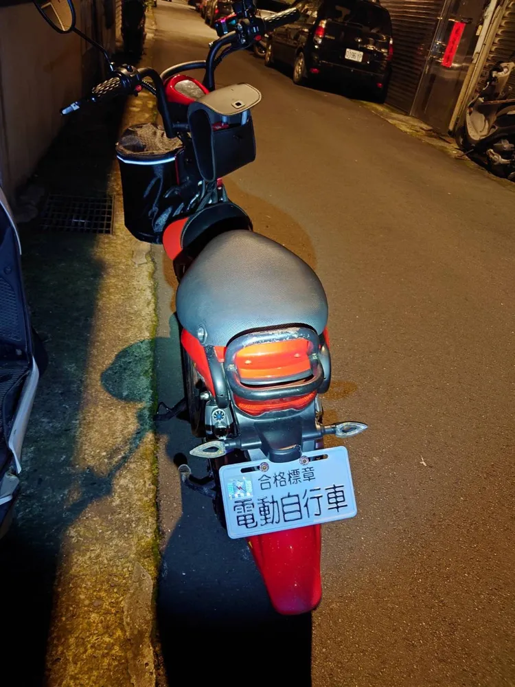 陳男所騎電動二輪車恐嚇後逃離現場，仍被警方循線查找到主人。翻攝畫面