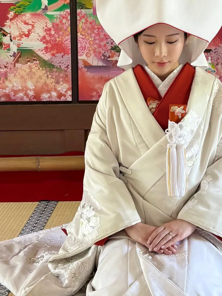 鄭家純穿上白無垢的日本女性傳統服裝。翻攝自鄭家純臉書