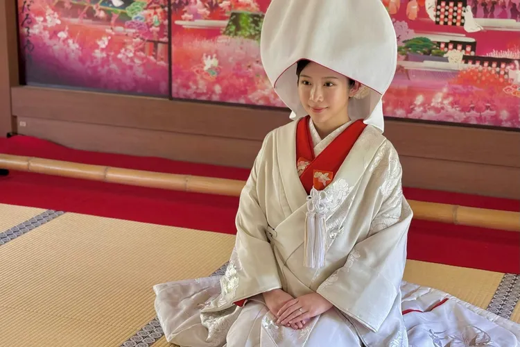 鄭家純穿上白無垢的日本女性傳統服裝。翻攝自鄭家純臉書