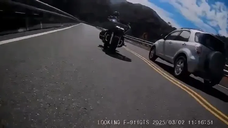 跨越雙黃線超車是新中橫公路事故的主因之一。民眾提供