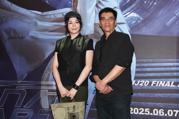 張榕容（左）與關錦鵬導演。莊宗達攝