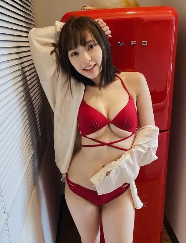 李芷霖不吝展現身材。翻攝李芷霖IG