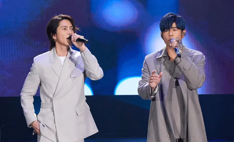 山下智久（左）昨天擔任周杰倫香港演唱會的嘉賓。杰威爾提供