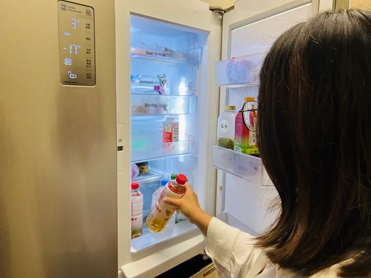 經常開關冰箱門容易造成用電量升高，建議縮短開門時間和頻率。486先生提供