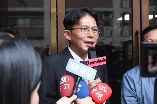 高中生「學習歷程造假」2校取消錄取!黃國昌嗆:「她」假學歷仍任英國公使