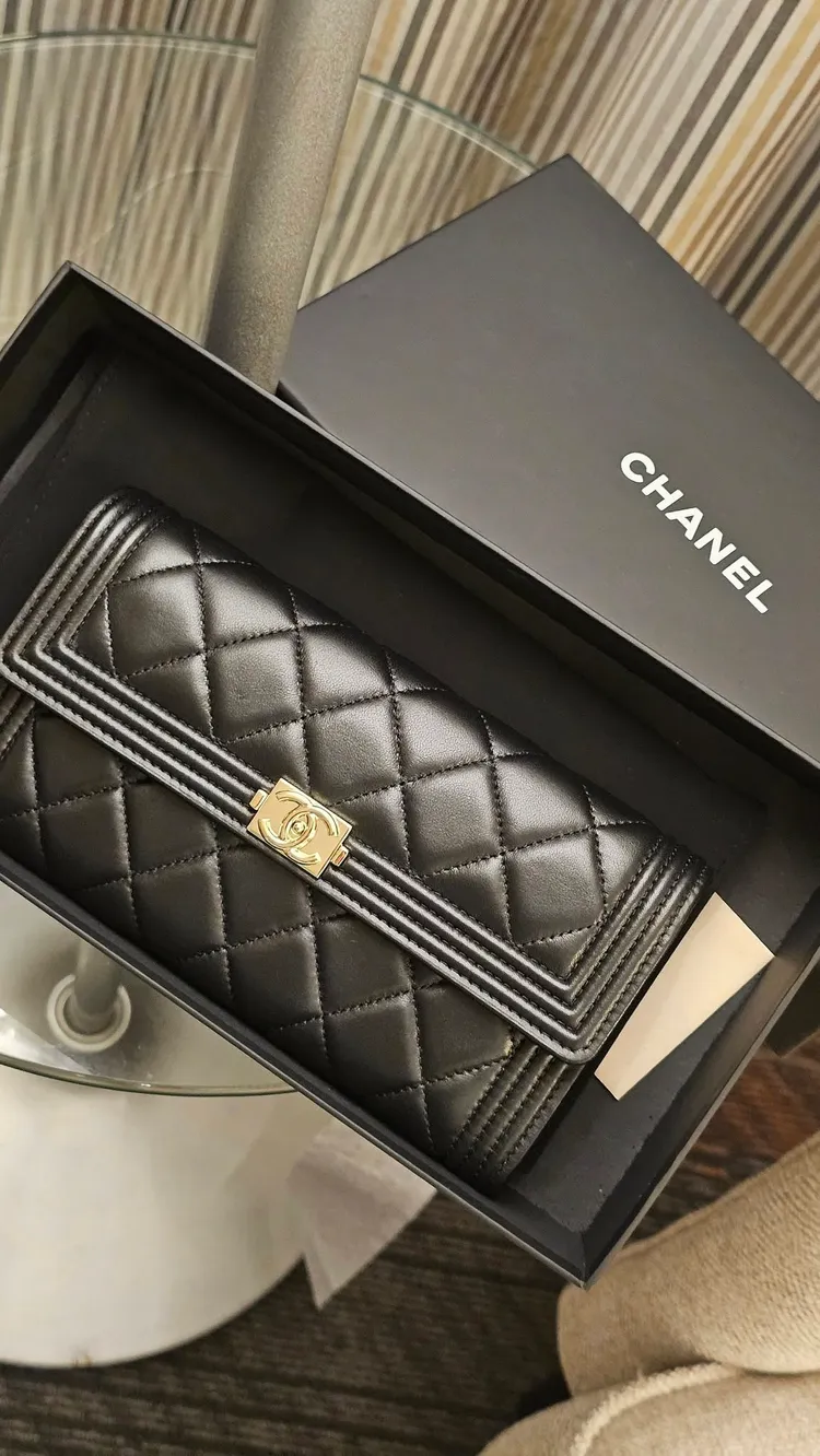 親友送的Chanel皮夾。翻攝方文琳臉書