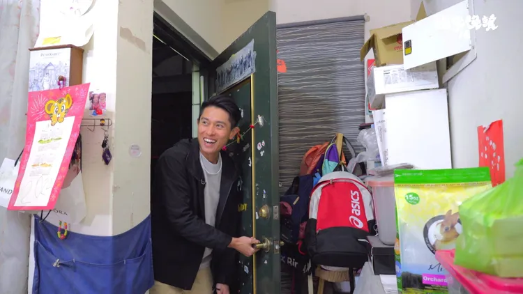 吳東融拜訪育有5寶的受訪家庭。公視提供