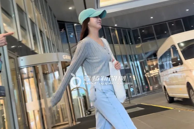 金泰希開心準備出門台北一日遊。特勤中心攝