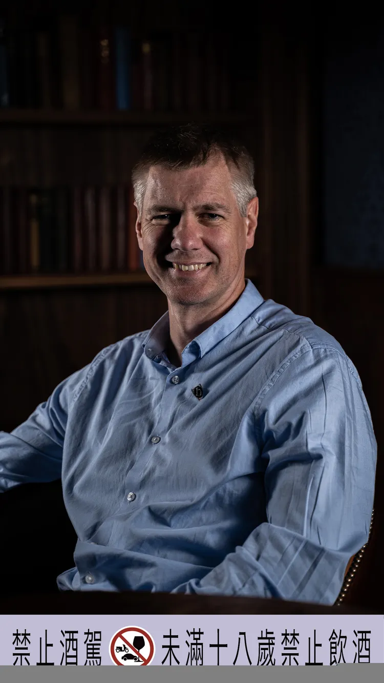 首席釀酒師Gordon Motion將酒液以非冷凝過濾的方式裝瓶，呈現其渾然天成的酒色，孕育出高原騎士最高年份的作品，奠定品牌最古老、最具歷史意義的威士忌。業者提供