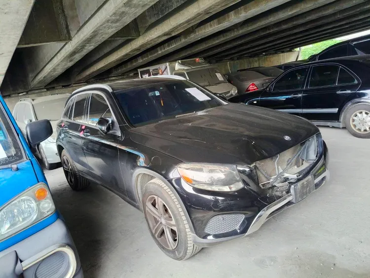 那姓男子肇事所開的賓士車車頭凹陷，成為殺人鐵證。翻攝畫面