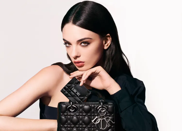 Dior推出帶有霧黑藤格紋包裝的絕對搶眼眼妝系列。品牌提供