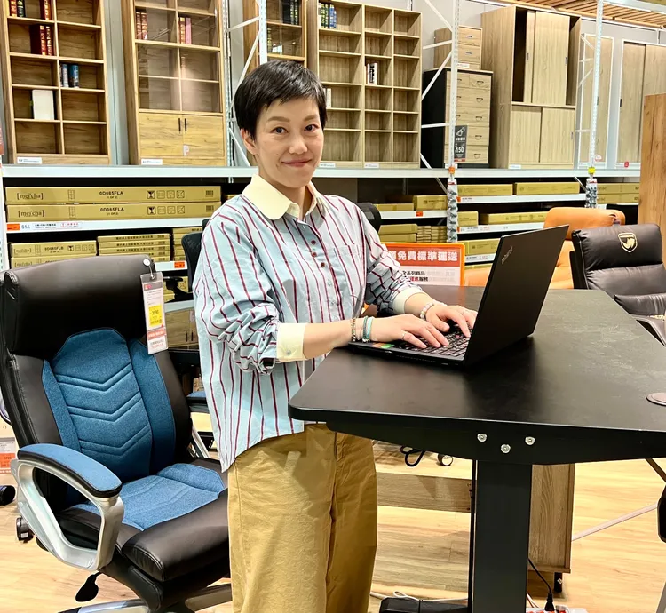 特力屋618推風格套組限時優惠，其中電動升降桌+電腦椅指定套組，萬元內輕鬆入手。業者提供