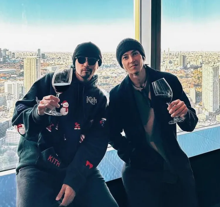 周杰倫（左）去年平安夜再度合體山下智久。翻攝周杰倫IG