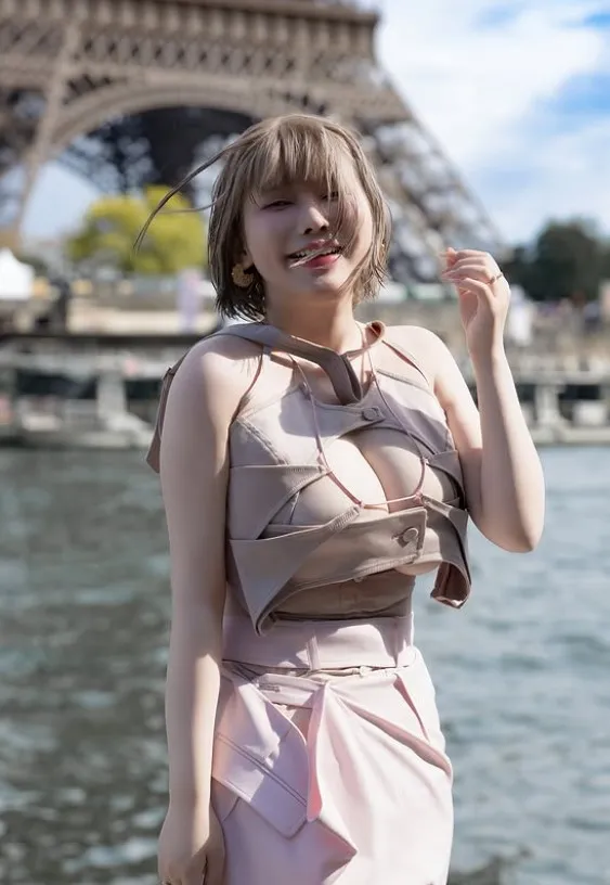 莉奈不但是啦啦隊經紀人，也是攝影師。翻攝莉奈IG