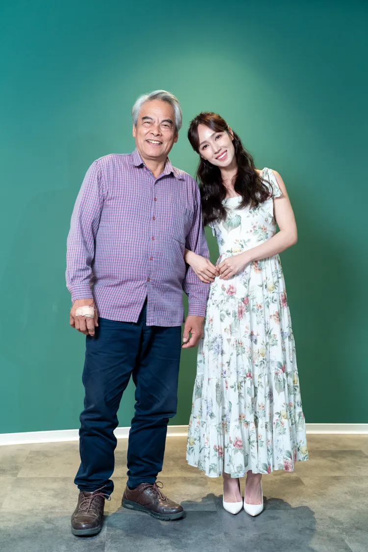 林慶台（左）和小薰在戲裡飾演父女。大愛提供