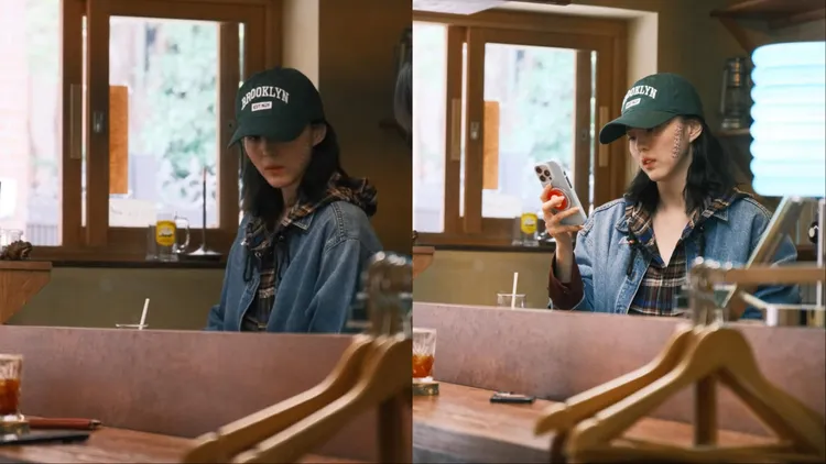 韓素希以一身格紋便服來咖啡廳打工，造型低調依舊美翻。翻攝微博