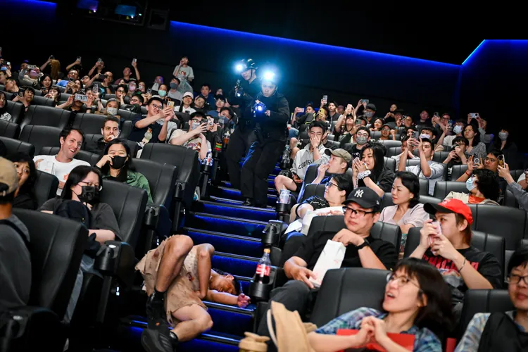 影廳上演激烈槍戰搏鬥。索尼影業提供