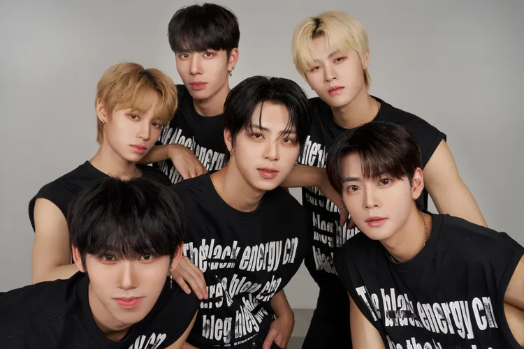 人氣男團 SEVENTOEIGHT在記者會開唱，分享私藏澎湖美食回憶。三立提供