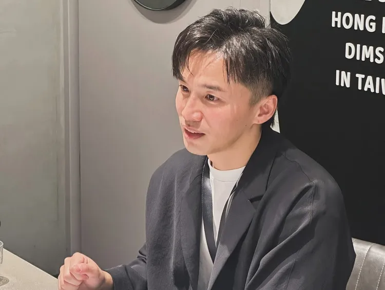 阿緯成功躍升「餐飲大亨」。翻攝阿緯臉書