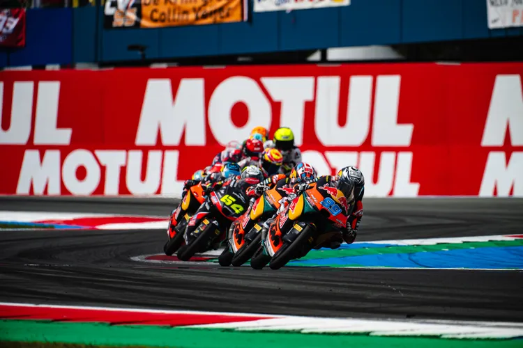 Moto3組別José Antonio Rueda（KTM）從桿位出發，一路穩守領先奪下本季第六場分站冠軍。倍耐力輪胎