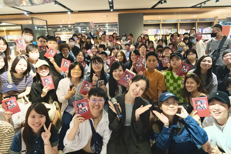 粉絲現身台中簽書會力挺程予希。星星相藝提供
