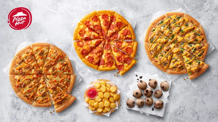 3個大披薩搭兩樣副食等組合，期間可現省最多超過1000元。必勝客提供