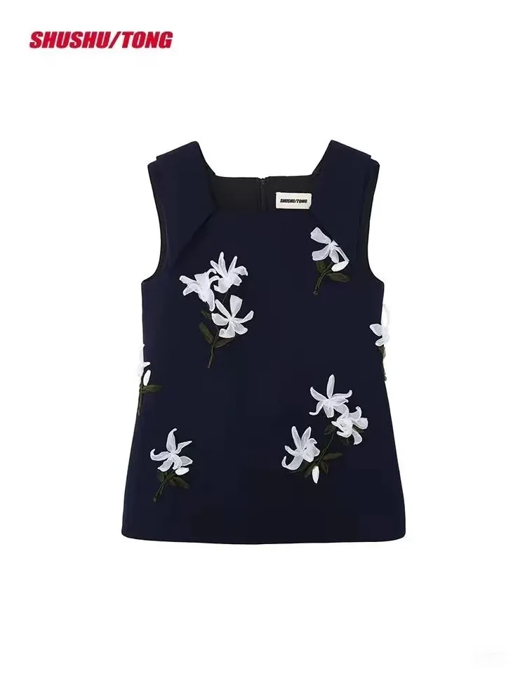 魏如萱封后時穿著的黑色刺繡背心出自SHUSHU/TONG。翻攝微博