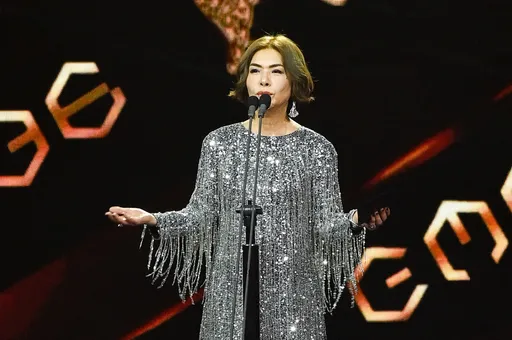 金曲争议|张清芳催促吕士轩「快一点」遭炎上 李竺芯光脚冲上台