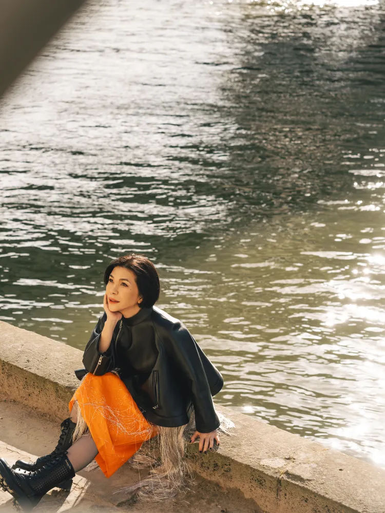 張清芳照片在巴黎取景。環球音樂提供