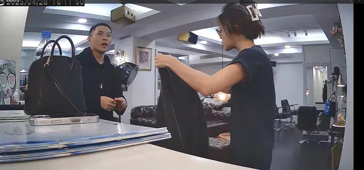 林千又和髮廊櫃台人員發生不愉快。翻攝臉書