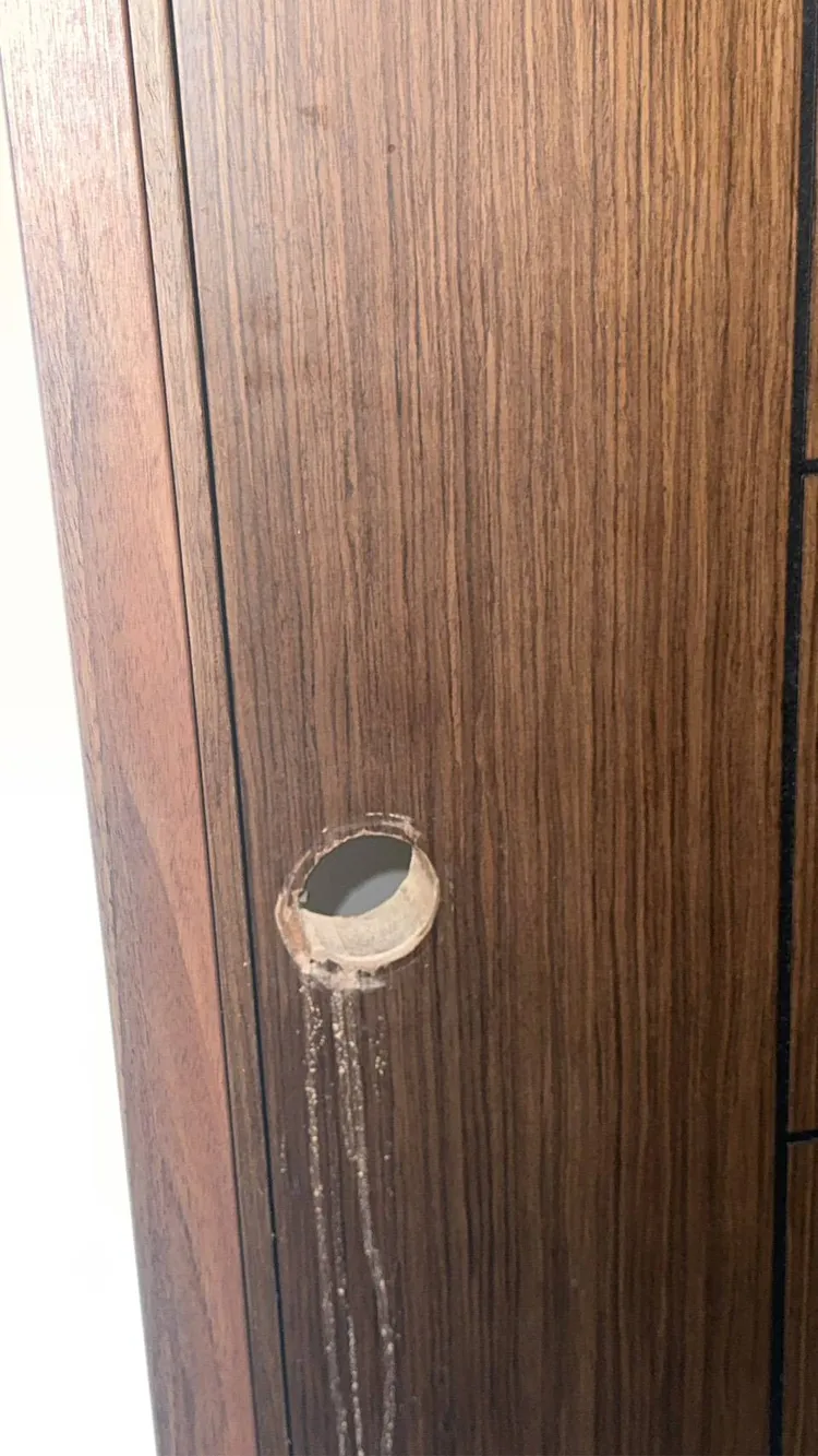 警消破門救出柯女。民眾提供