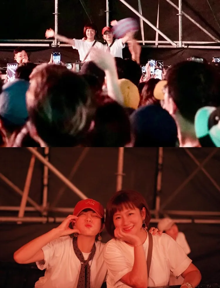 Ella（下左）與Selina在台下應援。翻攝IG