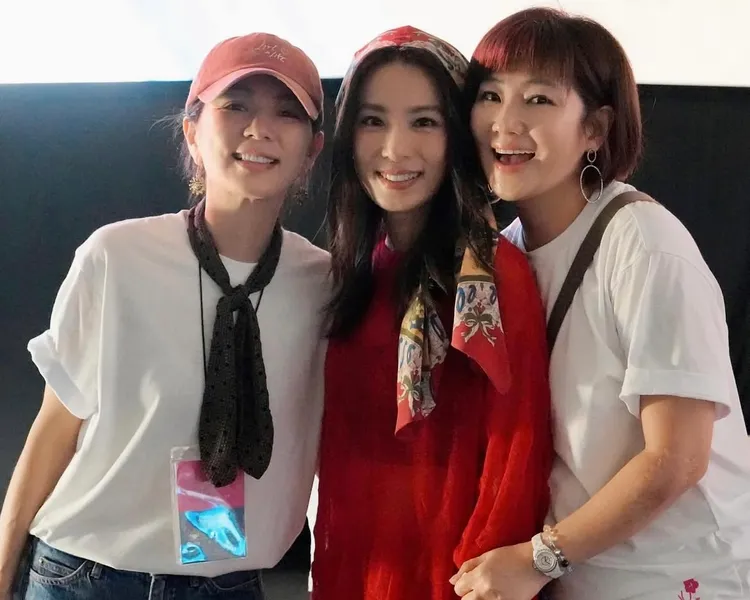 田馥甄（中）曬出與Ella（左）和Selina合影，逼哭S.H.E鐵粉。翻攝IG