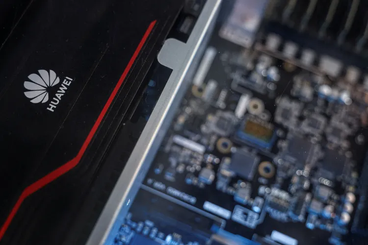 華為努力追趕晶片效能，仍落後美國一代。路透社