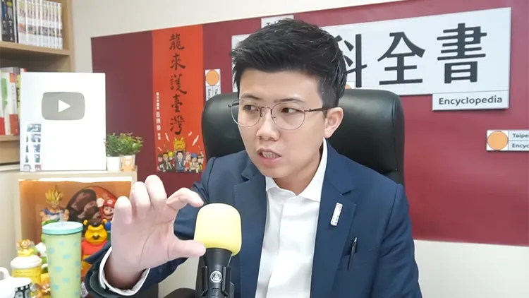 苗博雅直播中提及，台北懷愛館新建12座火化爐一事。翻攝自苗博雅YouTube