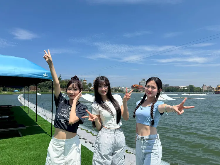 一粒（左）與兩女子極樂高雄。三立提供