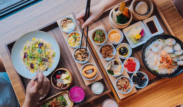 太魯閣晶英酒店早餐供應至12點，大量使用在地蔬果，提供自然健康的美味饗宴。太魯閣晶英酒店提供