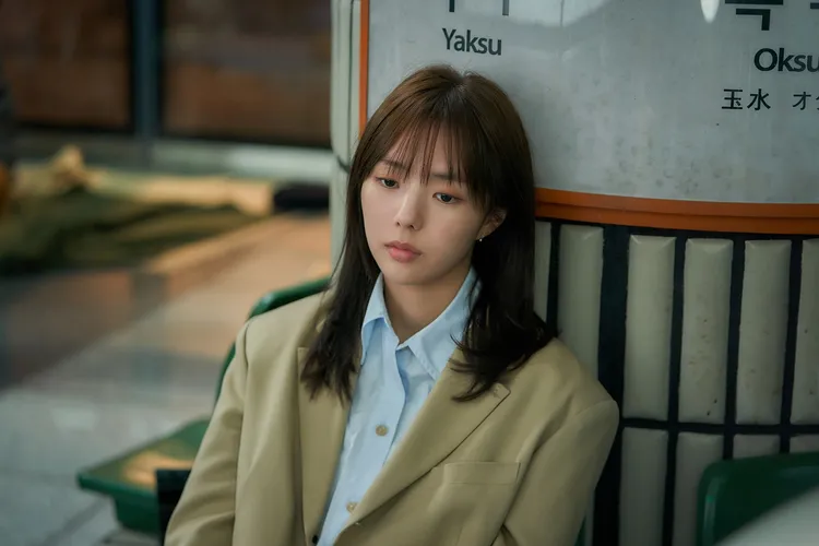 蔡秀彬飾演安孝燮的同事「劉尚雅」。采昌國際提供