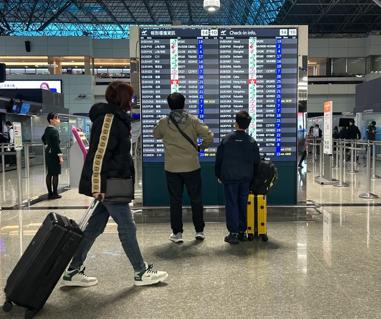 為因應暑期人潮，桃機也提醒託運行李箱留意4不原則，包含不讓行李保護套或膜鬆脫等。桃機提供