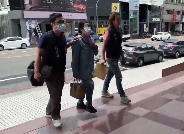 主嫌王女到案。警方提供