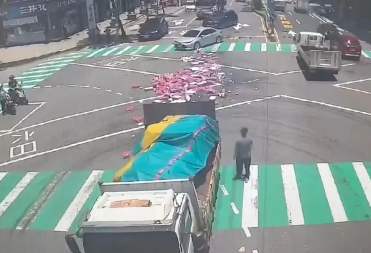 司機察覺異狀下車查看。蘆竹警分局提供