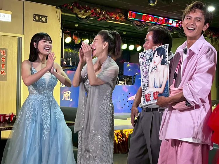 籃籃被老闆欽點留下。民視提供