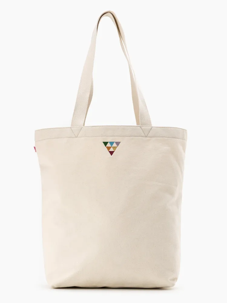Levi’s Pride系列帆布袋，1490元。品牌提供