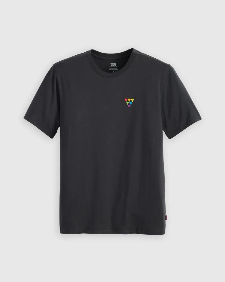 Levi’s Pride系列平權團體T，990元。品牌提供